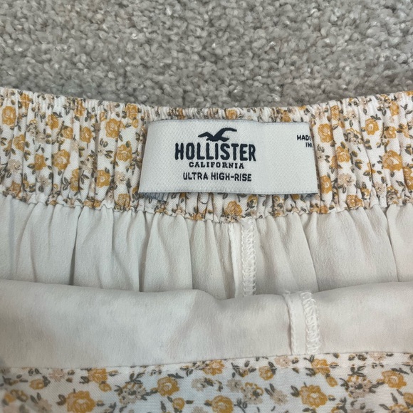 Hollister yellow floral skort with bow on side and ruffle on bottom size small - Picture 3 of 4
